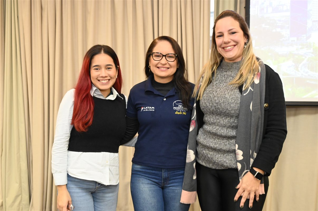 Rodrigo Bonelli, da Schultz, entre Alexandra Coelho e Valdir Miranda, da Iberia