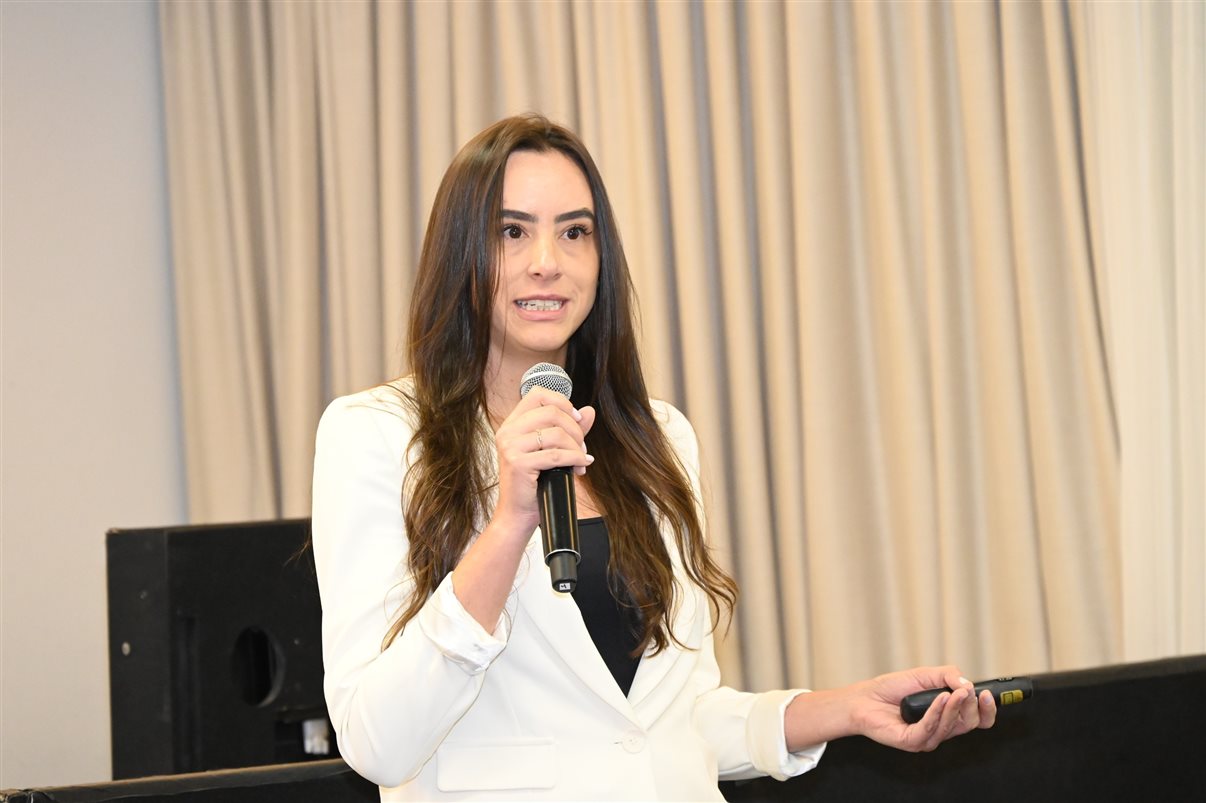 Rodrigo Bonelli, da Schultz, entre Alexandra Coelho e Valdir Miranda, da Iberia