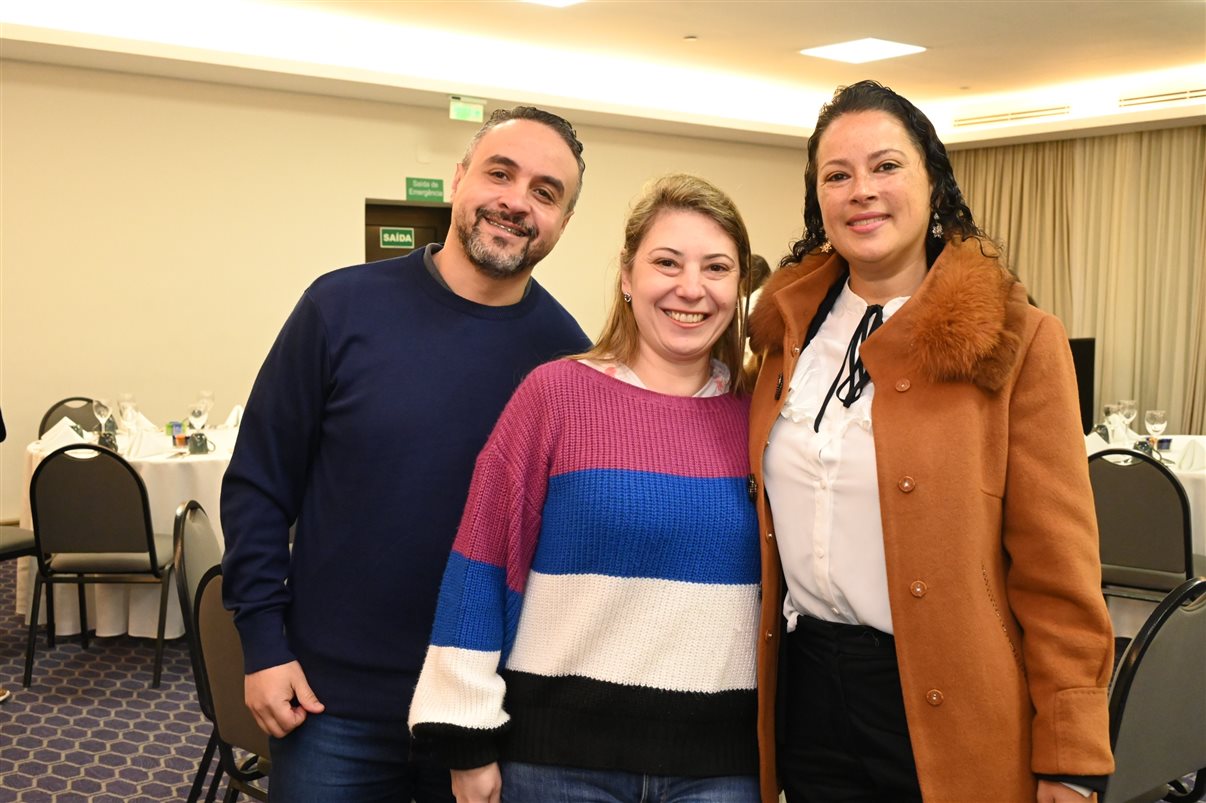 Rodrigo Bonelli, da Schultz, entre Alexandra Coelho e Valdir Miranda, da Iberia