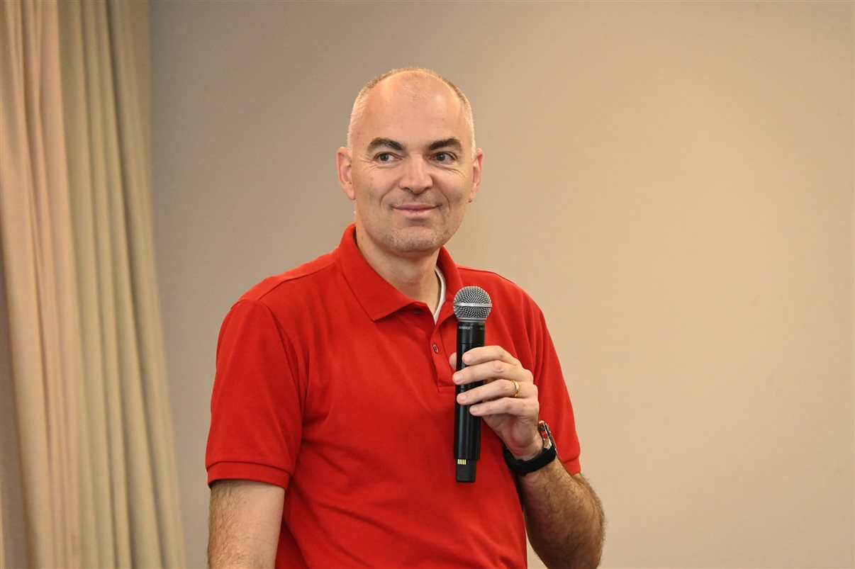 Rodrigo Bonelli, da Schultz, entre Alexandra Coelho e Valdir Miranda, da Iberia
