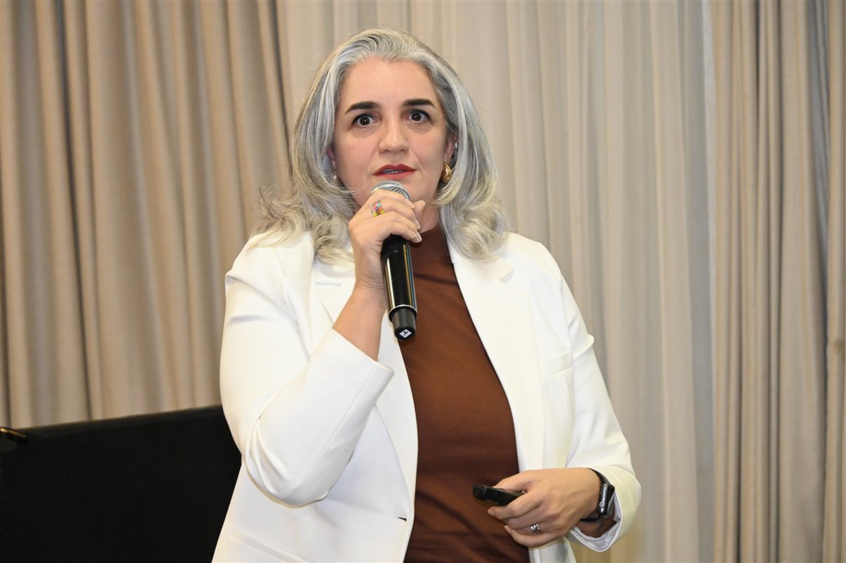 Rodrigo Bonelli, da Schultz, entre Alexandra Coelho e Valdir Miranda, da Iberia