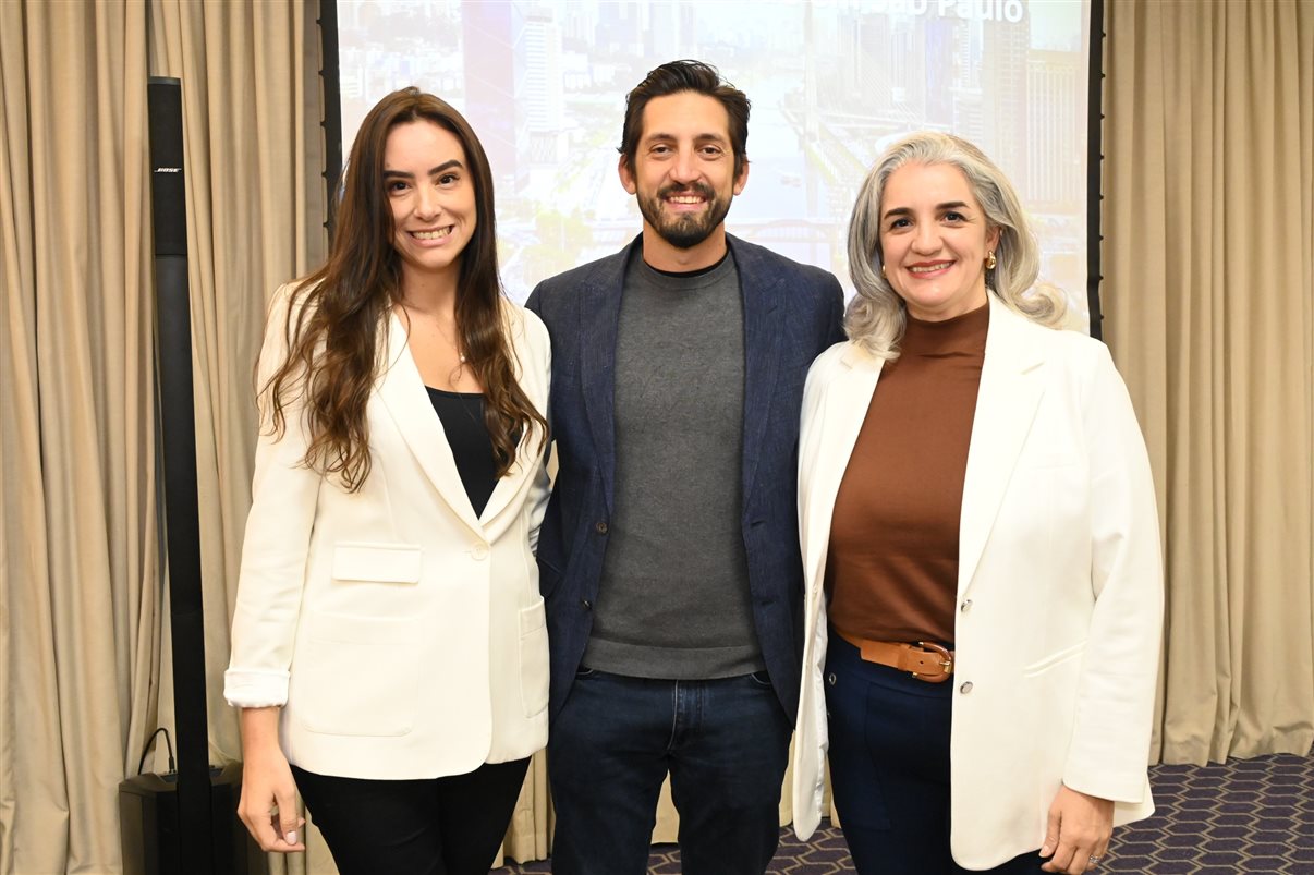 Rodrigo Bonelli, da Schultz, entre Alexandra Coelho e Valdir Miranda, da Iberia