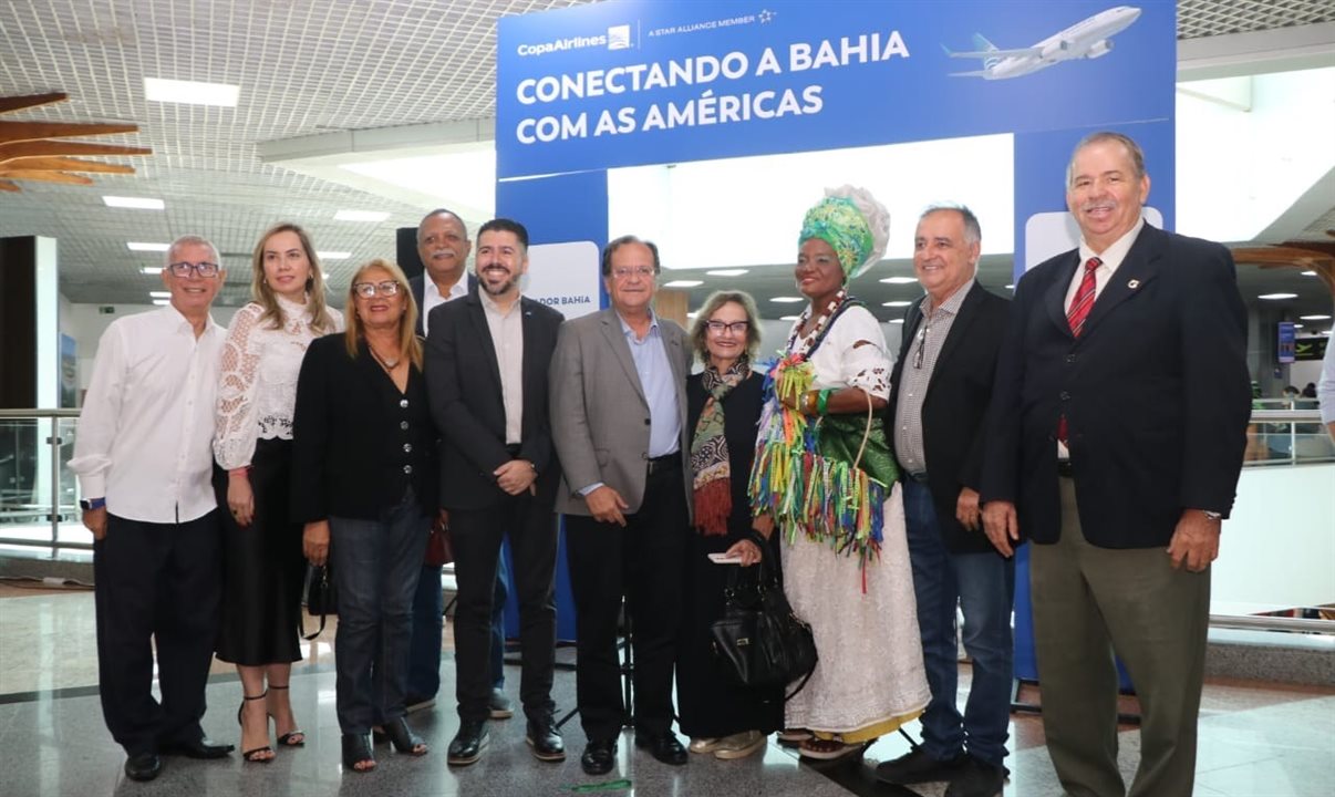 Autoridades no evento de anúncio em Salvador, nesta quinta-feira (3)