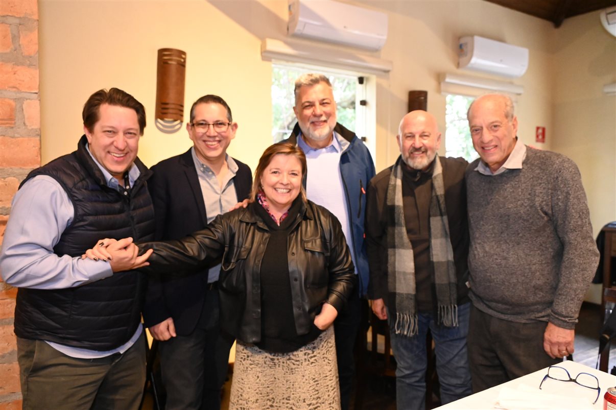 Charles Franken, da Diversa, Fabiano Camargo, da Braztoa, Estela Farina, da NCL, Roberto Nedelciu, da Raidho, Claudio Ferrete, da R11 Travel, e Arnaldo Franken, do Grupo Arbo
