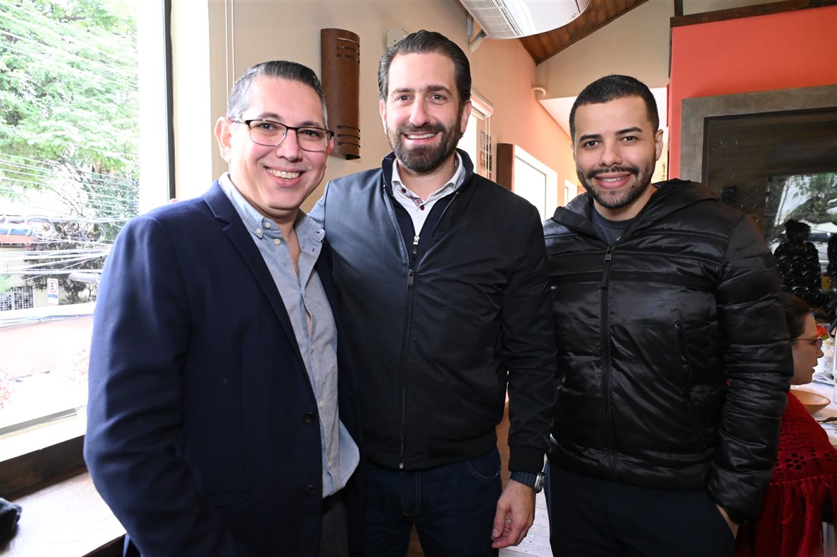 Charles Franken, da Diversa, Fabiano Camargo, da Braztoa, Estela Farina, da NCL, Roberto Nedelciu, da Raidho, Claudio Ferrete, da R11 Travel, e Arnaldo Franken, do Grupo Arbo