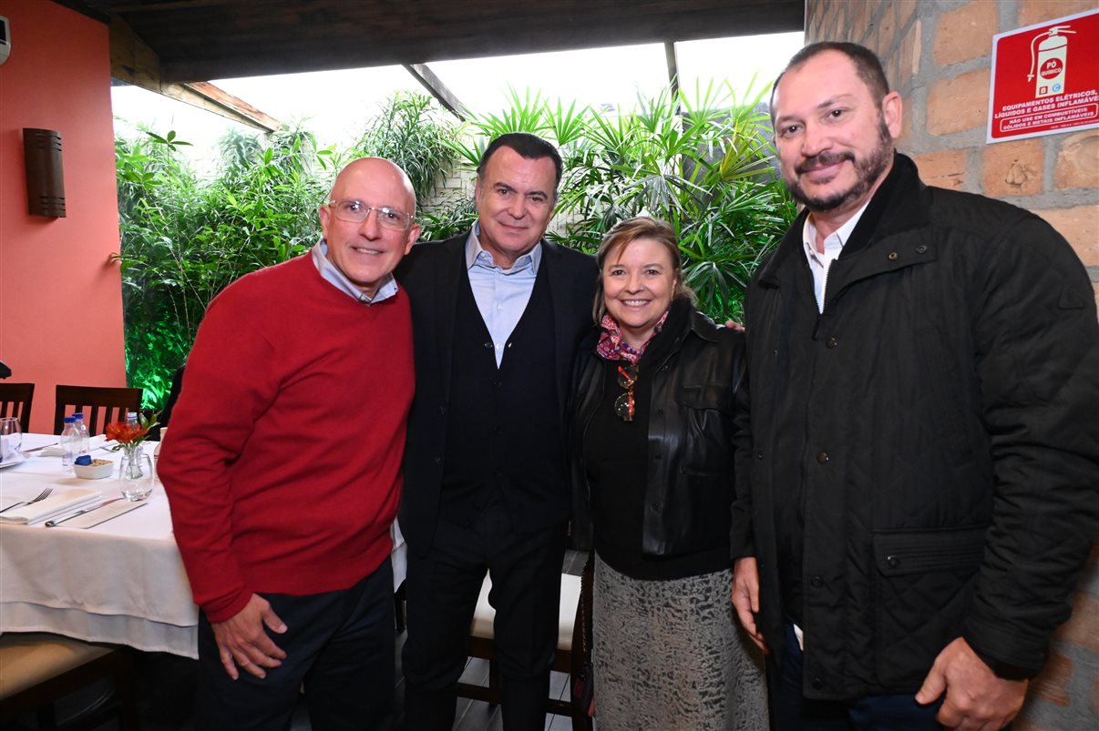 Charles Franken, da Diversa, Fabiano Camargo, da Braztoa, Estela Farina, da NCL, Roberto Nedelciu, da Raidho, Claudio Ferrete, da R11 Travel, e Arnaldo Franken, do Grupo Arbo