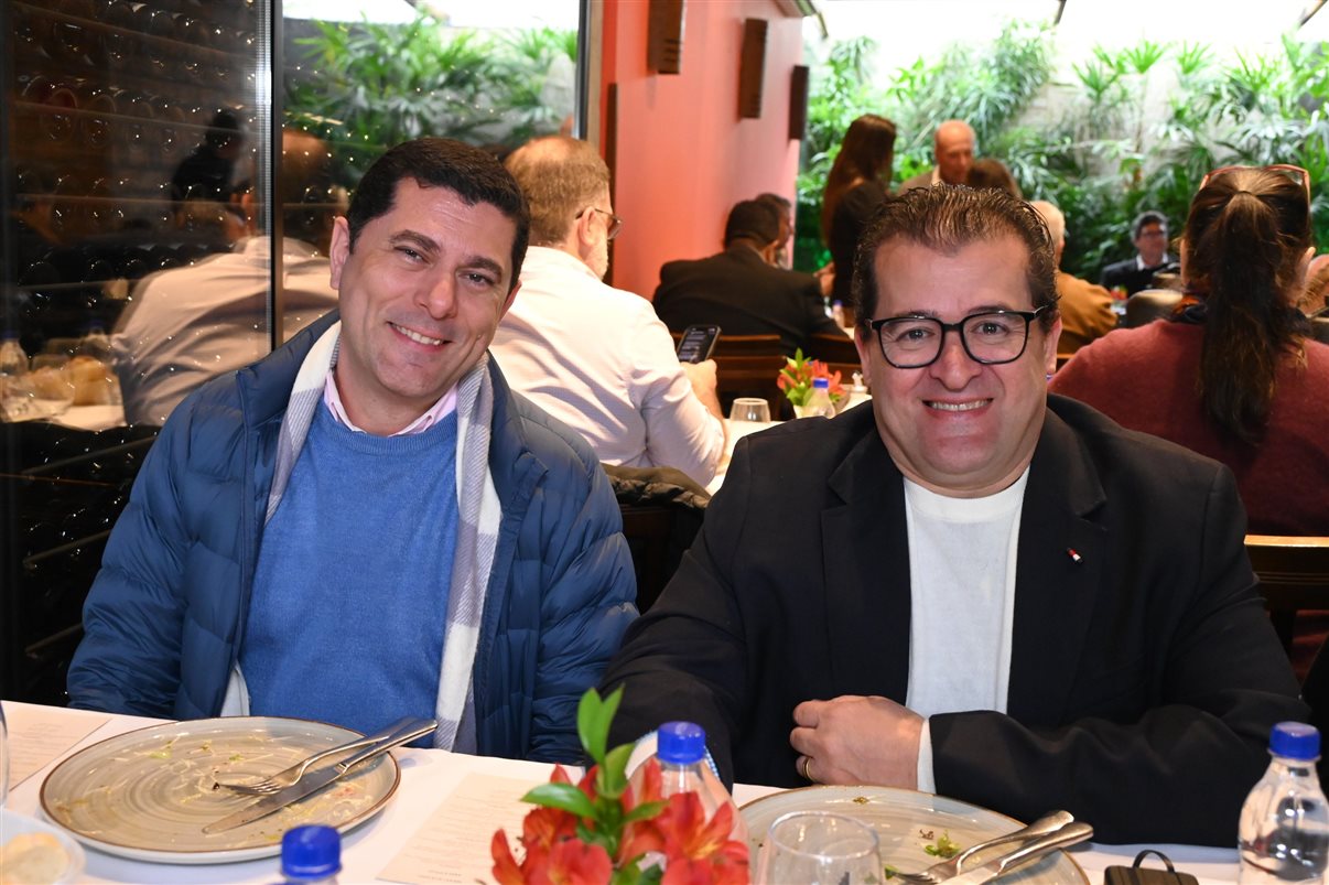 Charles Franken, da Diversa, Fabiano Camargo, da Braztoa, Estela Farina, da NCL, Roberto Nedelciu, da Raidho, Claudio Ferrete, da R11 Travel, e Arnaldo Franken, do Grupo Arbo