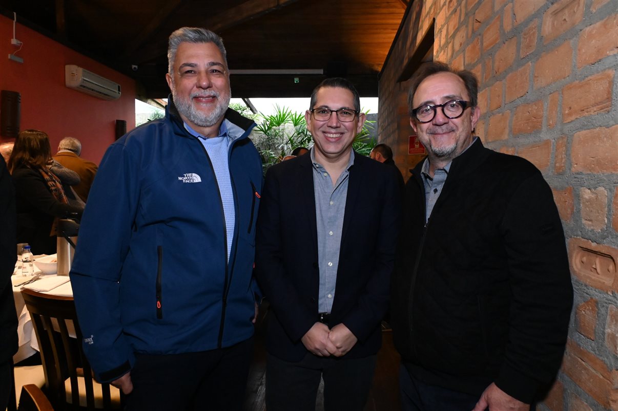 Charles Franken, da Diversa, Fabiano Camargo, da Braztoa, Estela Farina, da NCL, Roberto Nedelciu, da Raidho, Claudio Ferrete, da R11 Travel, e Arnaldo Franken, do Grupo Arbo