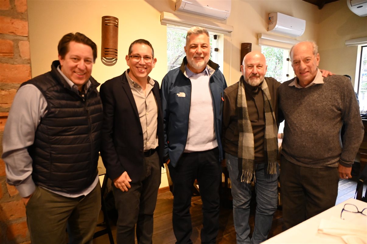 Charles Franken, da Diversa, Fabiano Camargo, da Braztoa, Estela Farina, da NCL, Roberto Nedelciu, da Raidho, Claudio Ferrete, da R11 Travel, e Arnaldo Franken, do Grupo Arbo