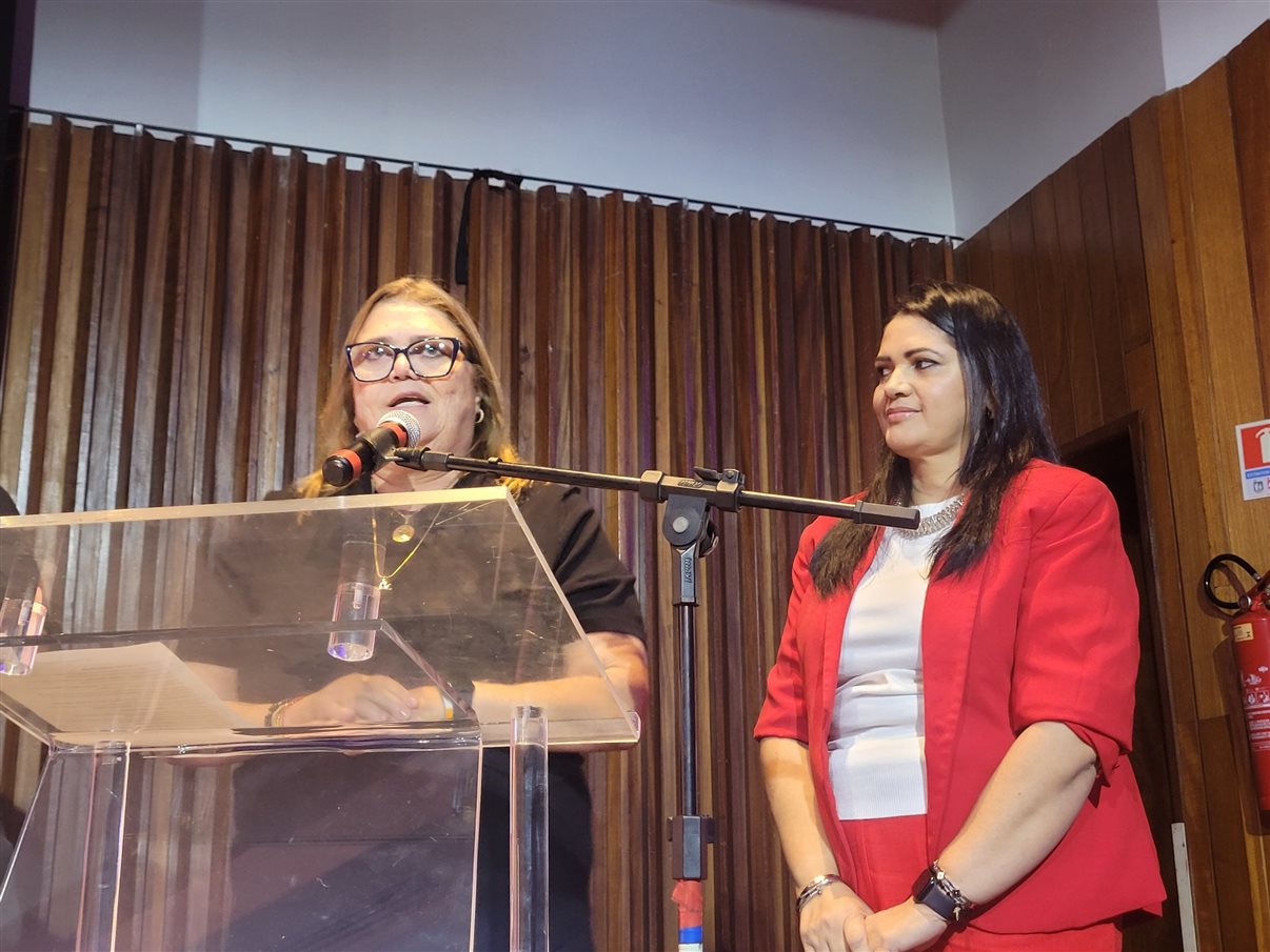 Participantes começam a chegar para o credenciamento da feira 