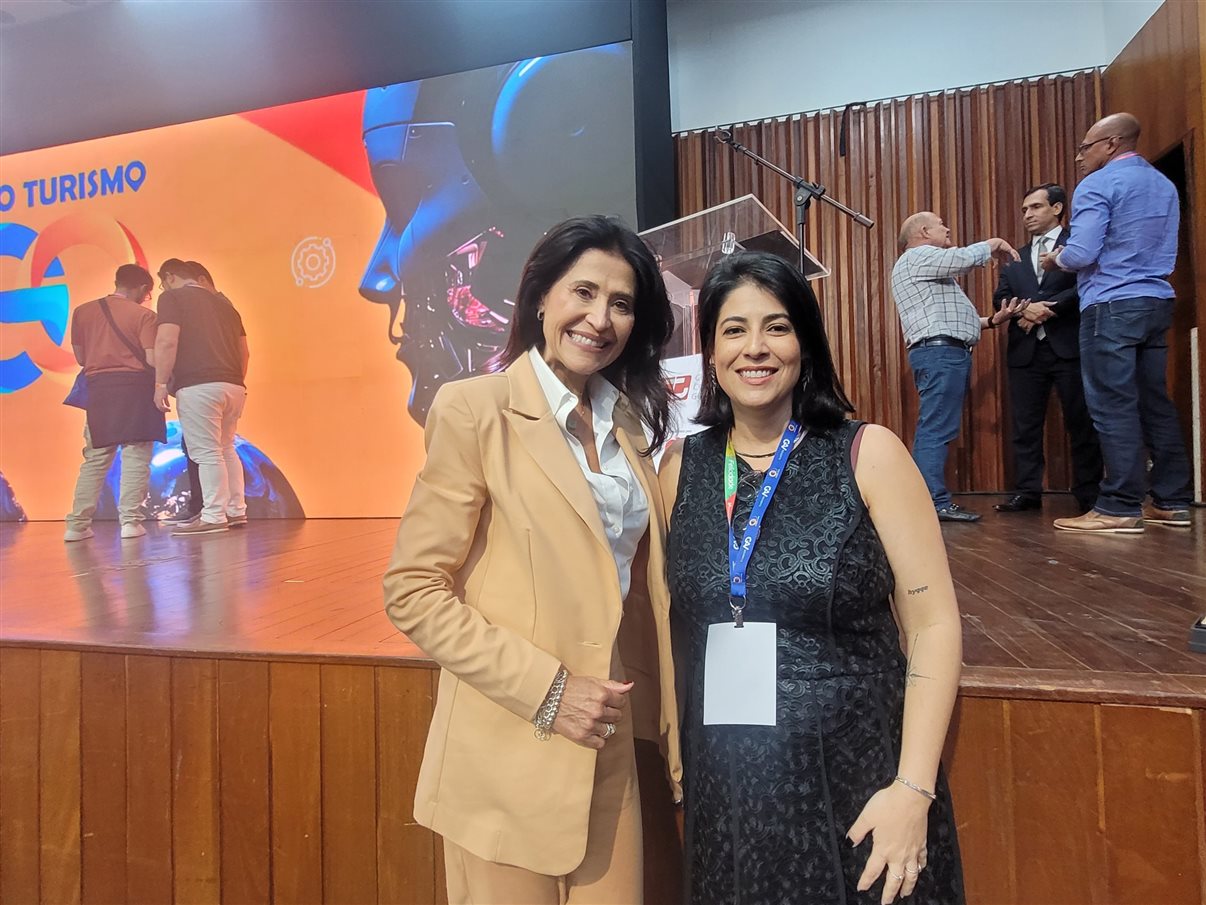 Participantes começam a chegar para o credenciamento da feira 