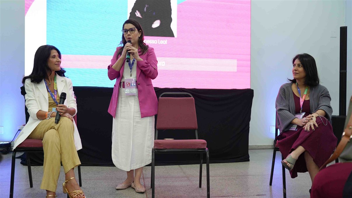 Evento Elas na Expo reuniu mulheres do setor de Turismo para falar sobre o mercado de viagens para o público feminino. Um das palestras contou com a participação da influenciadora digital Patty Leone, da consultora em Turismo Vanessa Leal e da diretora na Goiás Turismo, Dani Viajante