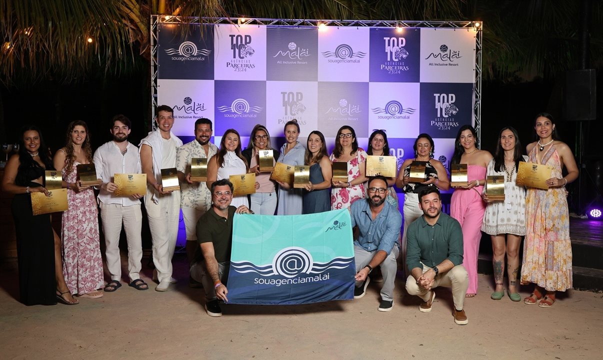 Entrega do Troféu para os agentes premiados
