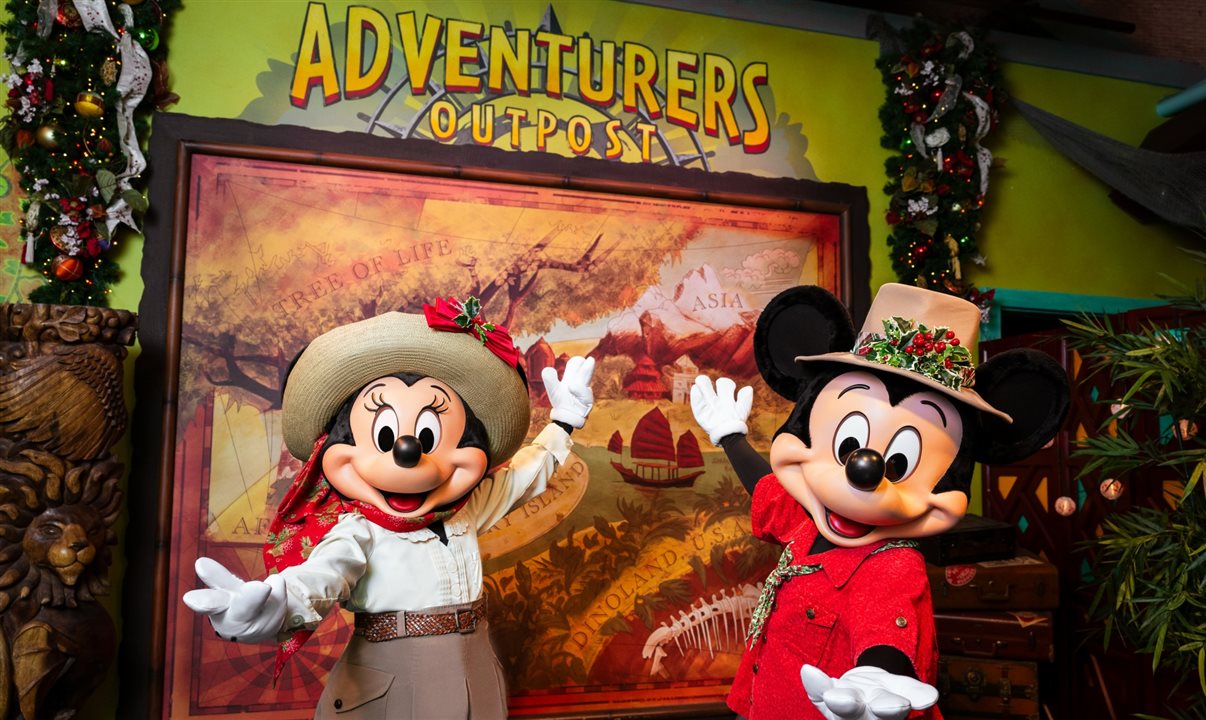 Mickey Mouse e Minnie Mouse já estão vestidos com seus melhores trajes de festa