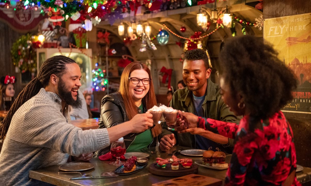 Jock Lindsey’s Holiday Bar servirá petiscos sazonais selecionados, cervejas e drinques