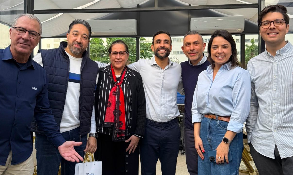 André Luiz, comercial da Cia Marítima, Amr Fathy, da área de Operações da Eagle Travel, Randa Zakaria, gerente de produtos da Eagle Travel, Seif Tammam, diretor da Eagle Travel, Taylise Fernandes, da Nau Tourism Collection, representante da Eagle Travel no Brasil, e Bruno Voss, diretor da Cia Marítima