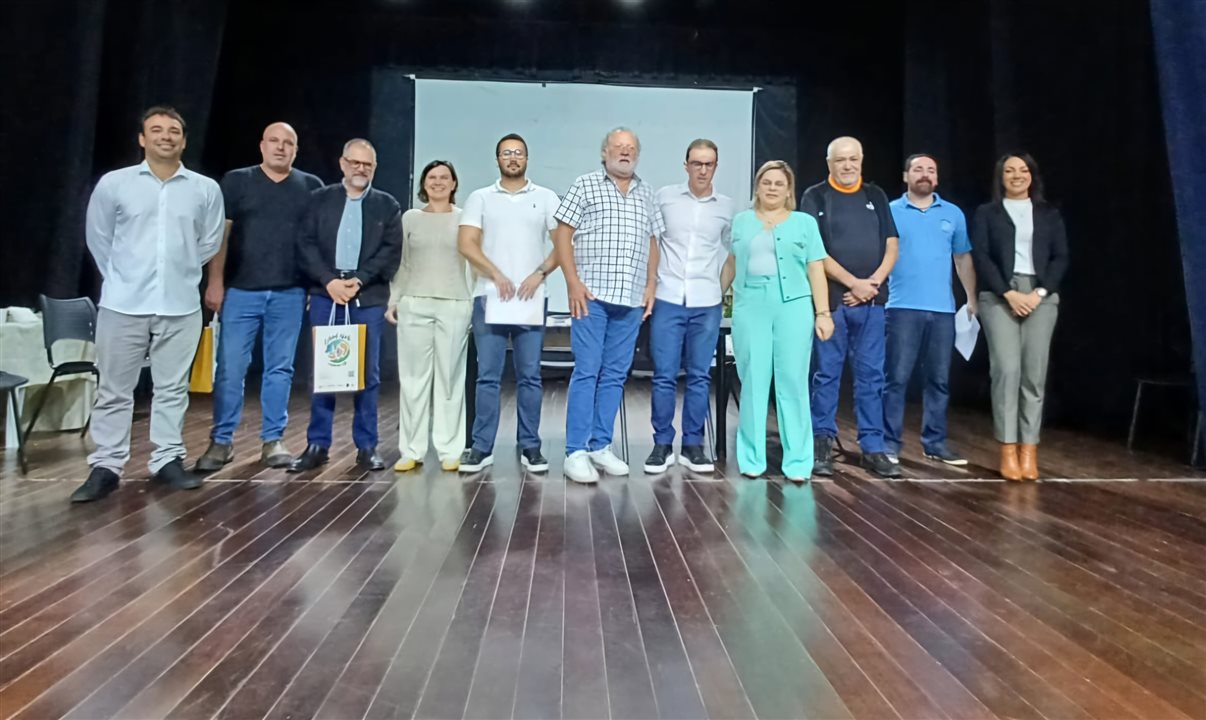 Representantes dos cinco municípios participaram da assembleia