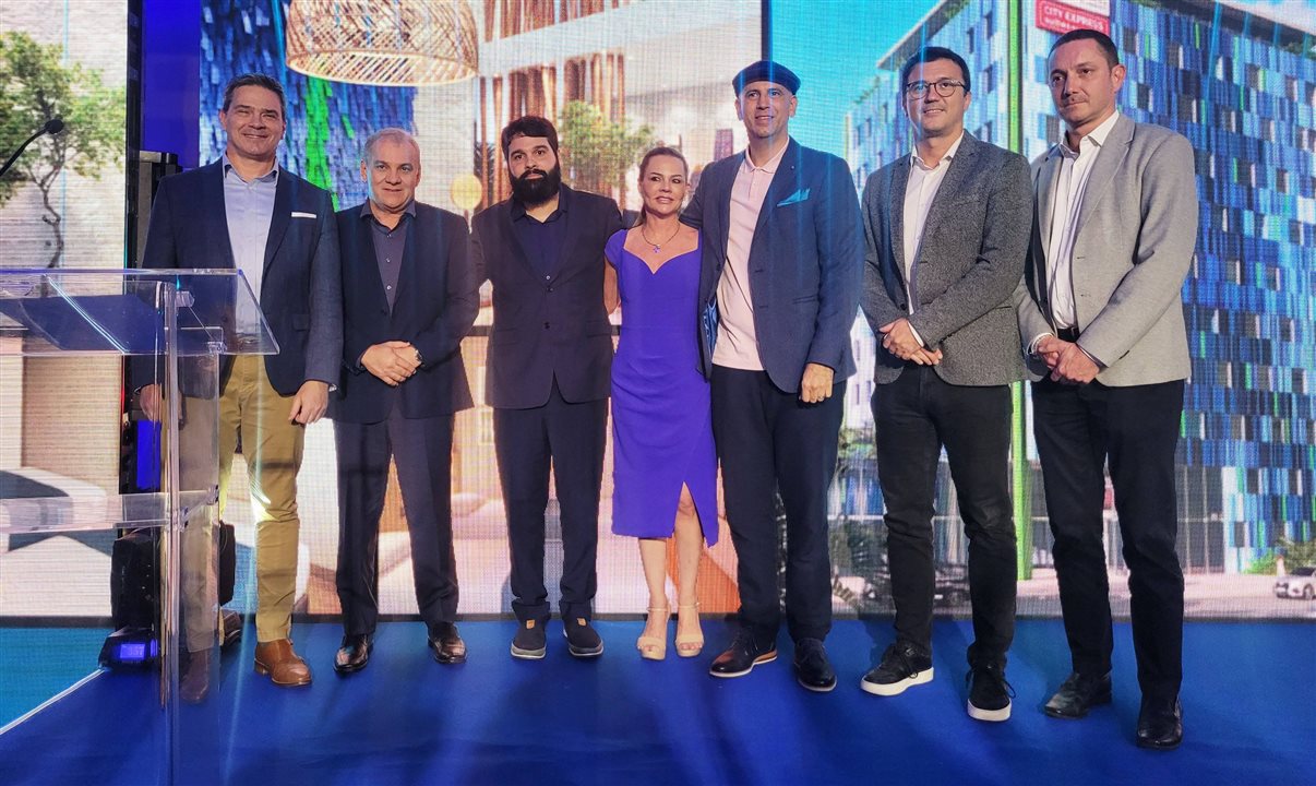 Federico Greppi, COO da Marriott para Caribe e America Latina, Eduardo Malheiros, proprietário dos hotéis, Tarcisio Malheiros, diretor da Fábrica de Hotéis, Ana Helena Malheiros, diretora do The Westin Porto de Galinhas, Michael Leon, diretor de desenvolvimento da Marriott para Caribe e América Latina, Bojan Kumer, VP de desenvolvimento da Marriott Int para Carine e América Latina, e Renato Carvalho, gerente de Desenvolvimento Brasil da Marriott