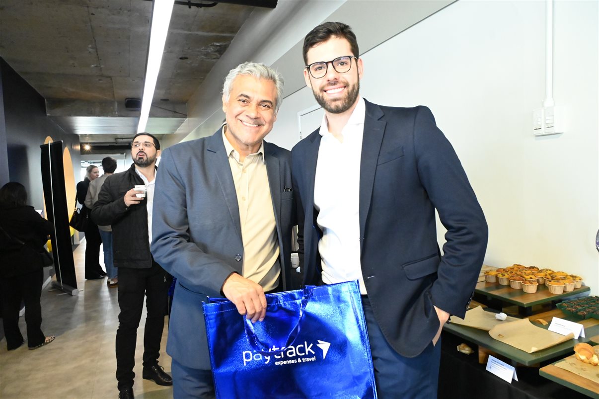 Cibeli Oliveira e Pedro Góes, da Paytrack