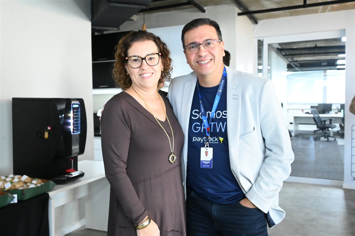 Cibeli Oliveira e Pedro Góes, da Paytrack