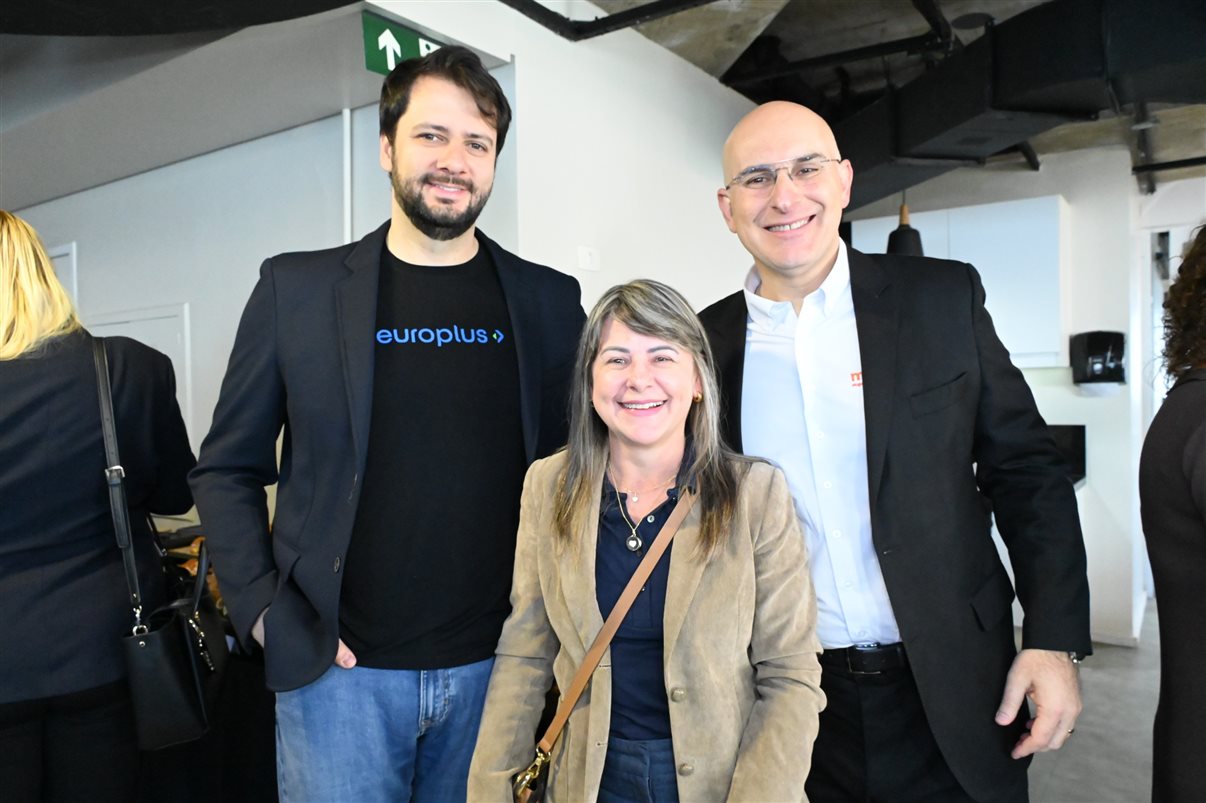 Cibeli Oliveira e Pedro Góes, da Paytrack