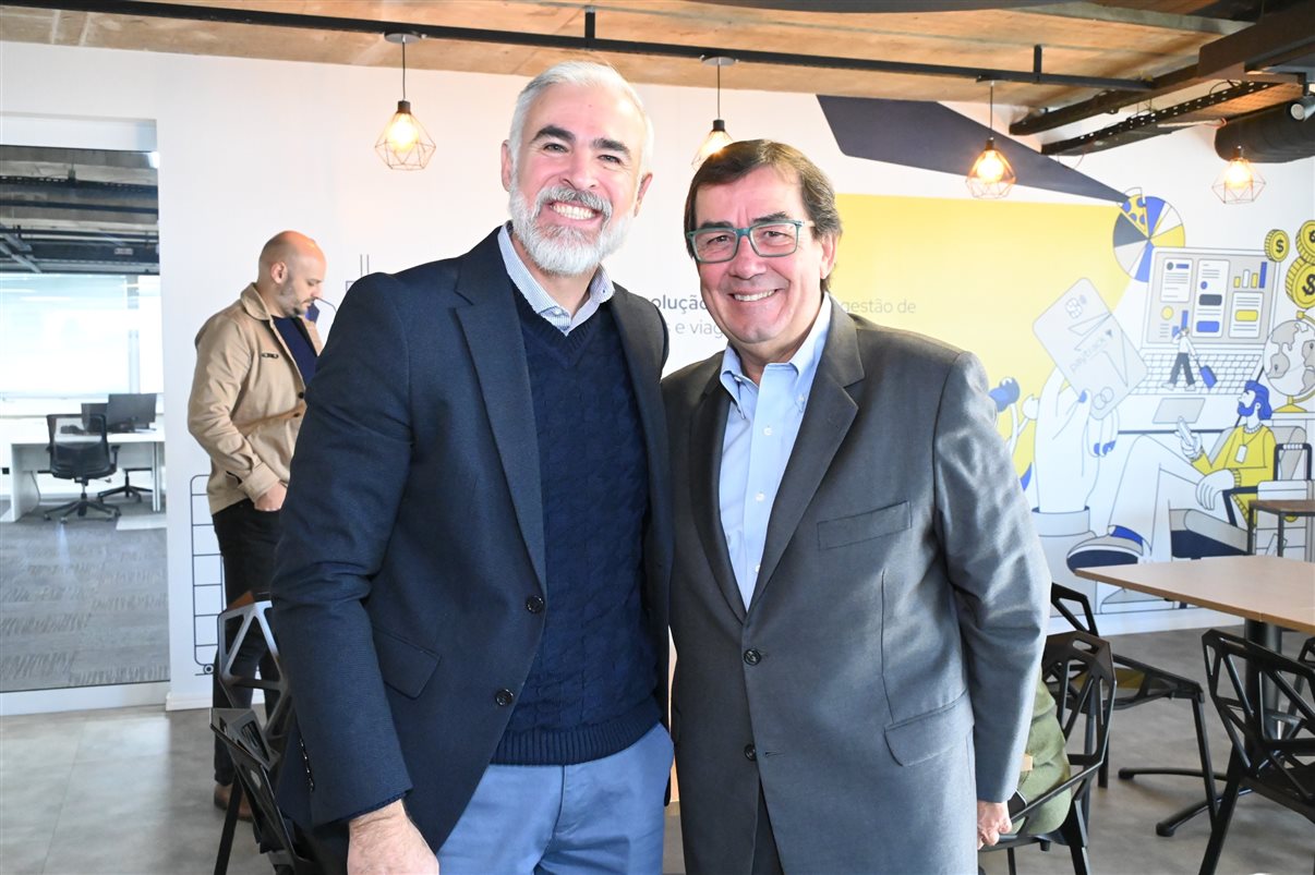Cibeli Oliveira e Pedro Góes, da Paytrack
