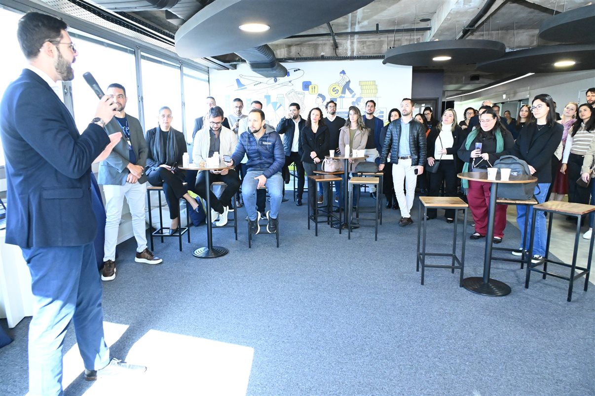 Cibeli Oliveira e Pedro Góes, da Paytrack