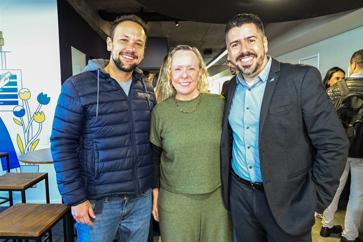 Cibeli Oliveira e Pedro Góes, da Paytrack