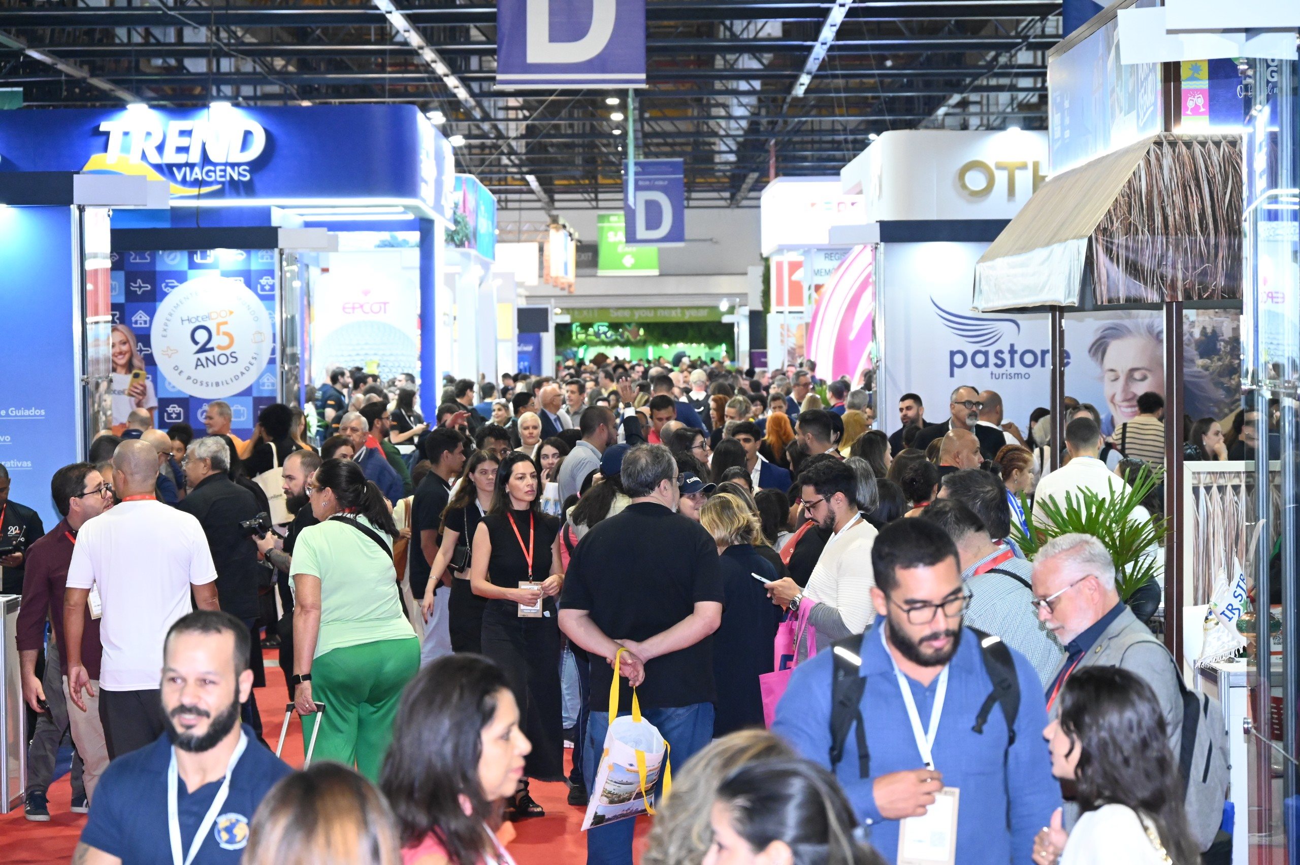 Agentes de viagens giram a catraca gratuitamente na WTM Latin America 2026