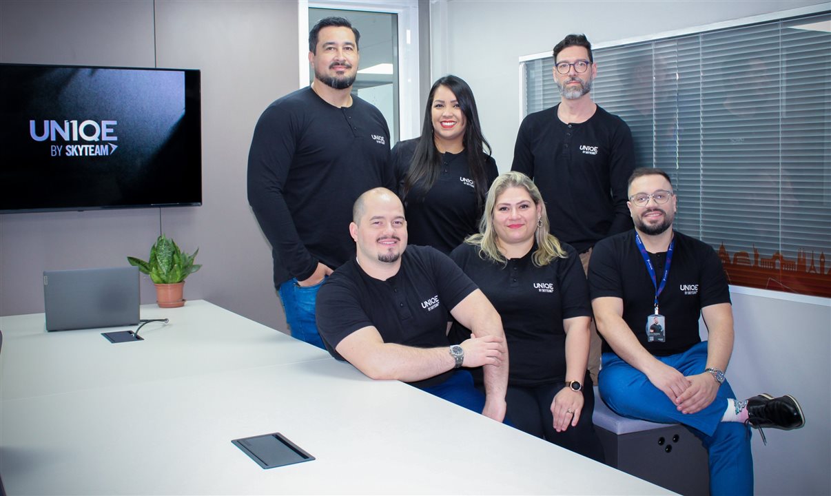 Vinícius Oliveira (Atendimento internacional), Desirée Trindade (Atendimento internacional), Ricardo Volkweiss (Atendimento nacional), Wagner Cimek (Atendimento nacional), Bianca Gusmão (Concierge), Rafael Centeno (Gerente). A equipe ainda conta com Lucas Graff (Atendimento Emergencial)