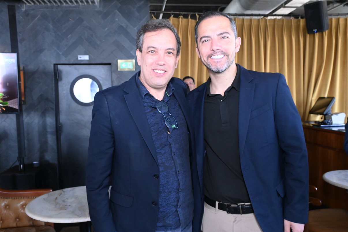 Marcel Marin, do Palácio Tangará, entre Andrea Matos e Luana Nogueira, da Alagev