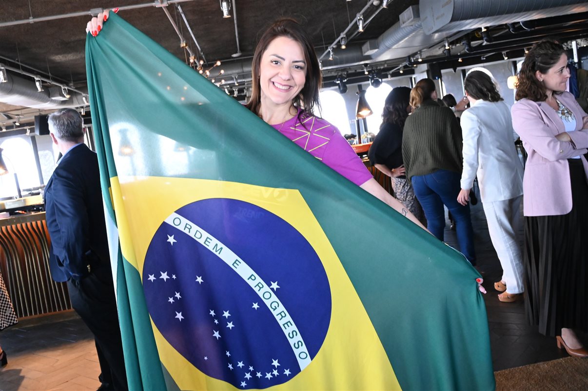 Marcel Marin, do Palácio Tangará, entre Andrea Matos e Luana Nogueira, da Alagev