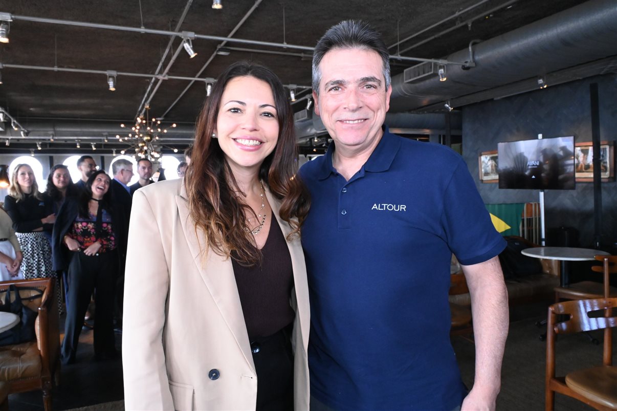 Marcel Marin, do Palácio Tangará, entre Andrea Matos e Luana Nogueira, da Alagev