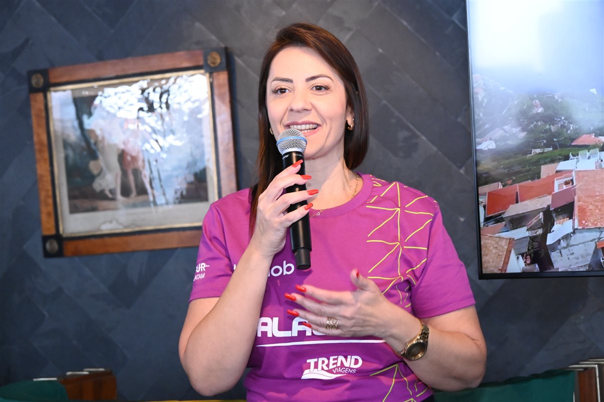 Marcel Marin, do Palácio Tangará, entre Andrea Matos e Luana Nogueira, da Alagev