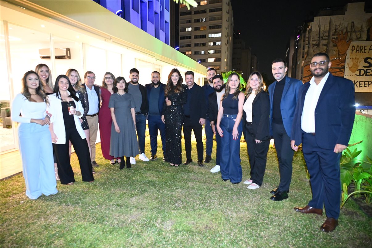 Equipe da CNT Consolidadora na nova sede da empresa em SP