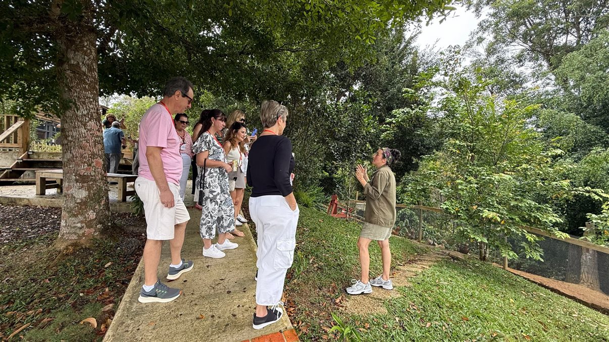 Crystal Diaz durante a experiência gastronômica no Famtour da Flot Viagens