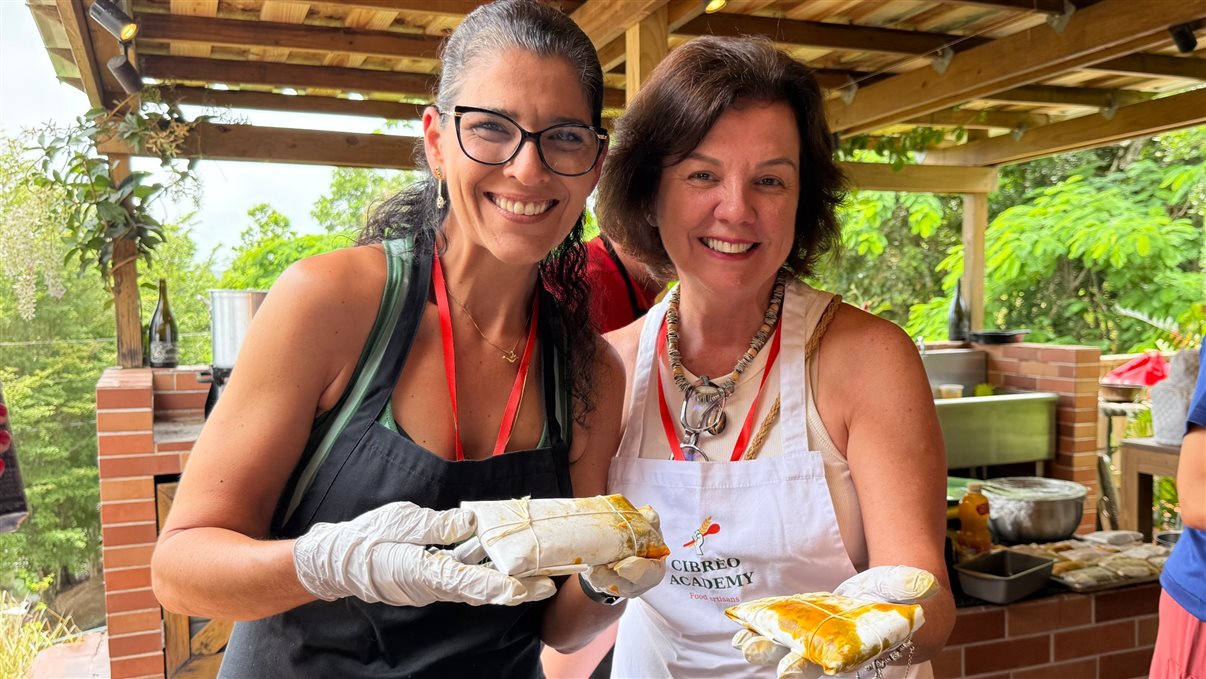 Crystal Diaz durante a experiência gastronômica no Famtour da Flot Viagens
