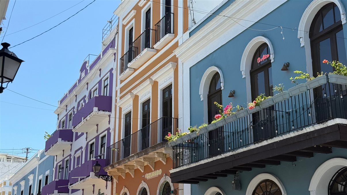 As construções coloridas do centro histórico