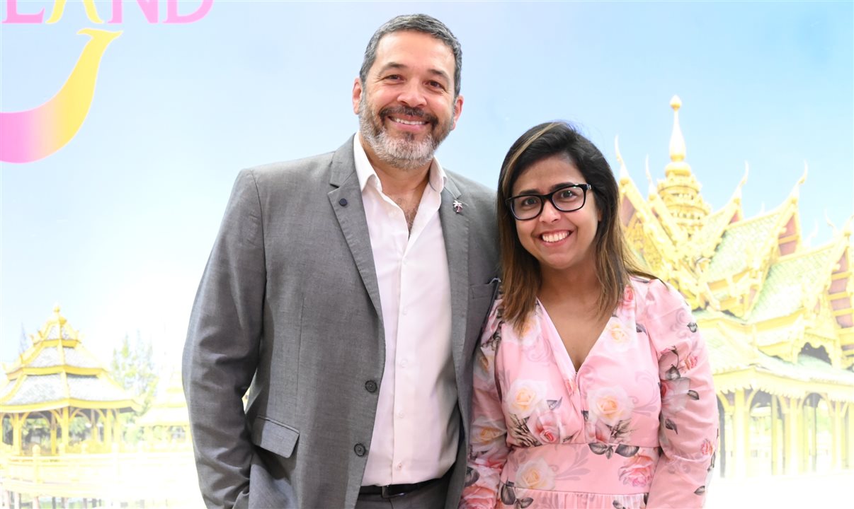 Jorge Souza, diretor de Marketing da Orinter, e Juliana Ribeiro, gerente de Casamentos da operadora