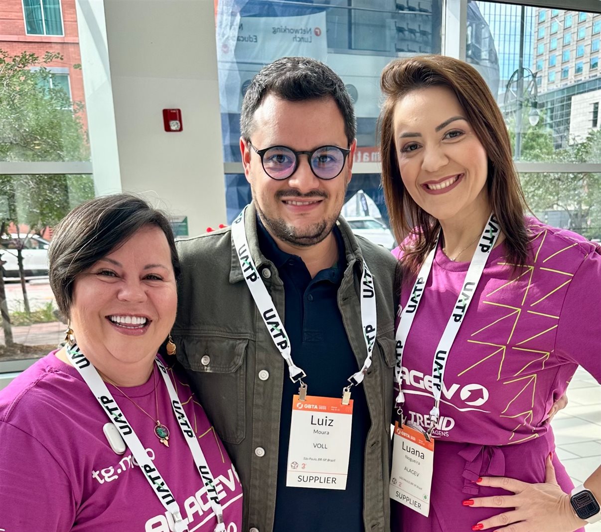 Delegação Flytour Business Travel com clientes: Andrea Avelleda (FBT), Manuela Bernardes (FBT), Aline Rodrigues (TV Globo), Daniele Sebastiani (BTG Pactual), Renata Ribeiro (UNDP), Erika Alkimim (FBT), Alex Santana (Lenovo) e Viviane Lucena (PWC Brasil)