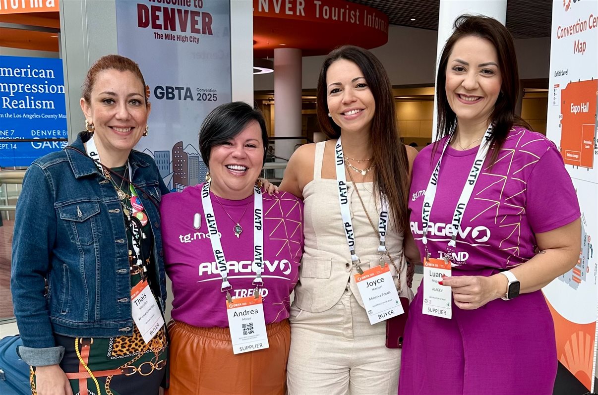 Delegação Flytour Business Travel com clientes: Andrea Avelleda (FBT), Manuela Bernardes (FBT), Aline Rodrigues (TV Globo), Daniele Sebastiani (BTG Pactual), Renata Ribeiro (UNDP), Erika Alkimim (FBT), Alex Santana (Lenovo) e Viviane Lucena (PWC Brasil)