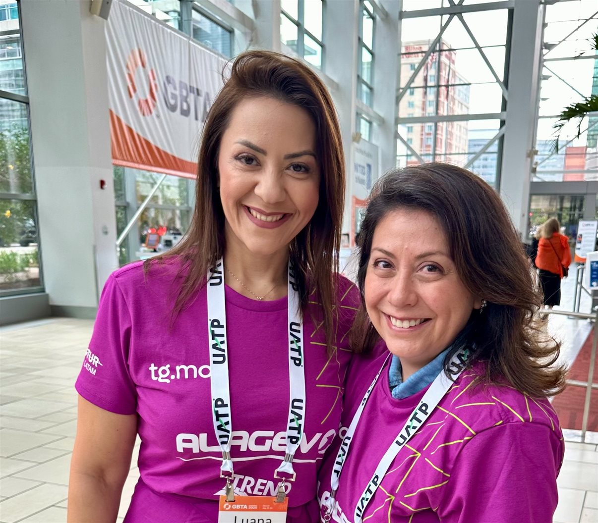 Delegação Flytour Business Travel com clientes: Andrea Avelleda (FBT), Manuela Bernardes (FBT), Aline Rodrigues (TV Globo), Daniele Sebastiani (BTG Pactual), Renata Ribeiro (UNDP), Erika Alkimim (FBT), Alex Santana (Lenovo) e Viviane Lucena (PWC Brasil)