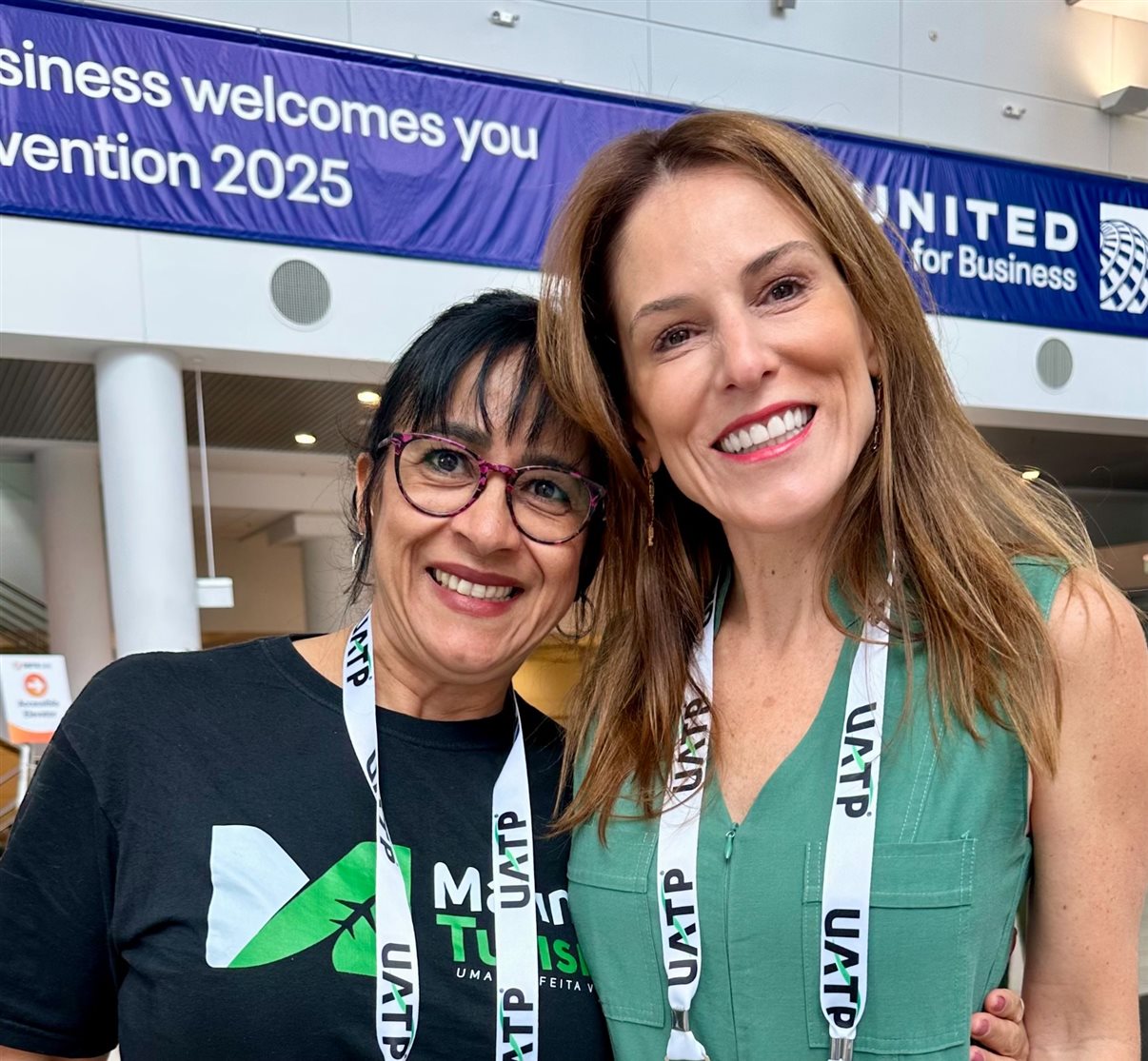 Delegação Flytour Business Travel com clientes: Andrea Avelleda (FBT), Manuela Bernardes (FBT), Aline Rodrigues (TV Globo), Daniele Sebastiani (BTG Pactual), Renata Ribeiro (UNDP), Erika Alkimim (FBT), Alex Santana (Lenovo) e Viviane Lucena (PWC Brasil)