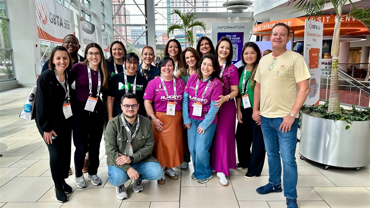 Delegação Flytour Business Travel com clientes: Andrea Avelleda (FBT), Manuela Bernardes (FBT), Aline Rodrigues (TV Globo), Daniele Sebastiani (BTG Pactual), Renata Ribeiro (UNDP), Erika Alkimim (FBT), Alex Santana (Lenovo) e Viviane Lucena (PWC Brasil)