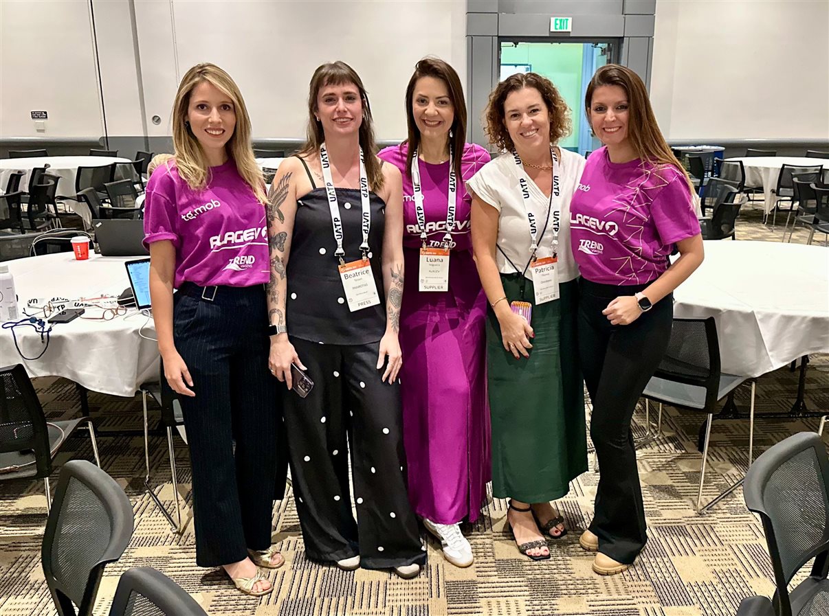 Delegação Flytour Business Travel com clientes: Andrea Avelleda (FBT), Manuela Bernardes (FBT), Aline Rodrigues (TV Globo), Daniele Sebastiani (BTG Pactual), Renata Ribeiro (UNDP), Erika Alkimim (FBT), Alex Santana (Lenovo) e Viviane Lucena (PWC Brasil)