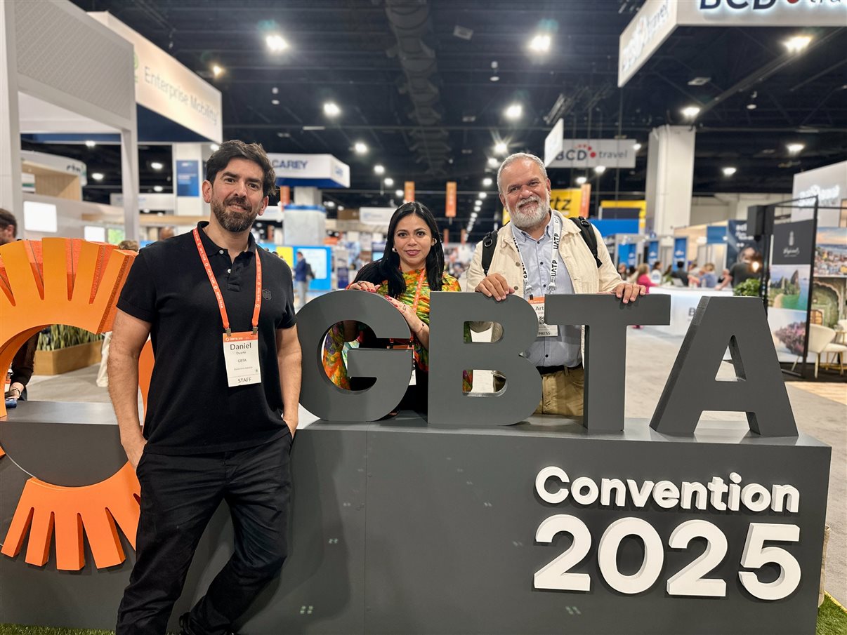Delegação Flytour Business Travel com clientes: Andrea Avelleda (FBT), Manuela Bernardes (FBT), Aline Rodrigues (TV Globo), Daniele Sebastiani (BTG Pactual), Renata Ribeiro (UNDP), Erika Alkimim (FBT), Alex Santana (Lenovo) e Viviane Lucena (PWC Brasil)