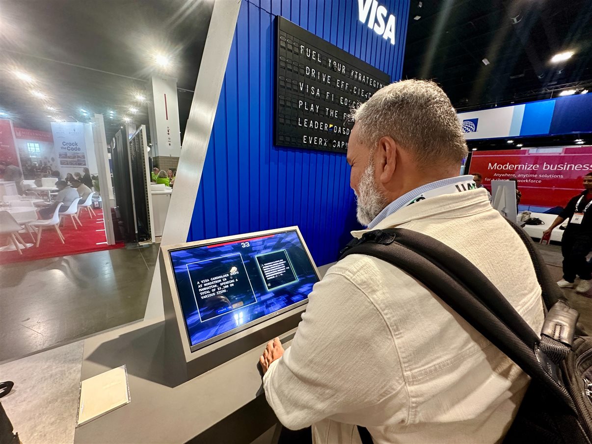 Delegação Flytour Business Travel com clientes: Andrea Avelleda (FBT), Manuela Bernardes (FBT), Aline Rodrigues (TV Globo), Daniele Sebastiani (BTG Pactual), Renata Ribeiro (UNDP), Erika Alkimim (FBT), Alex Santana (Lenovo) e Viviane Lucena (PWC Brasil)