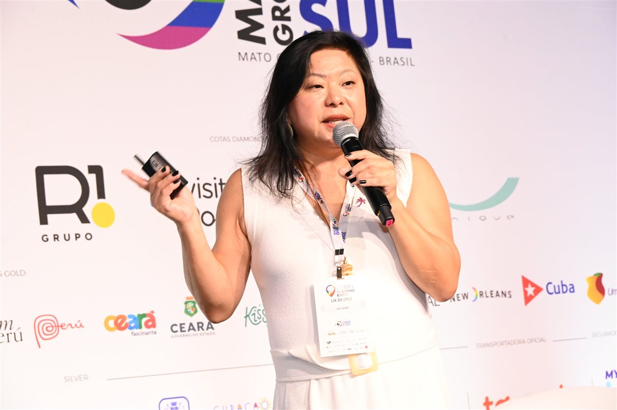 Danielly Aguiar, da Empetur, e Alex Bernardes, da LGBT+ Turismo Expo
