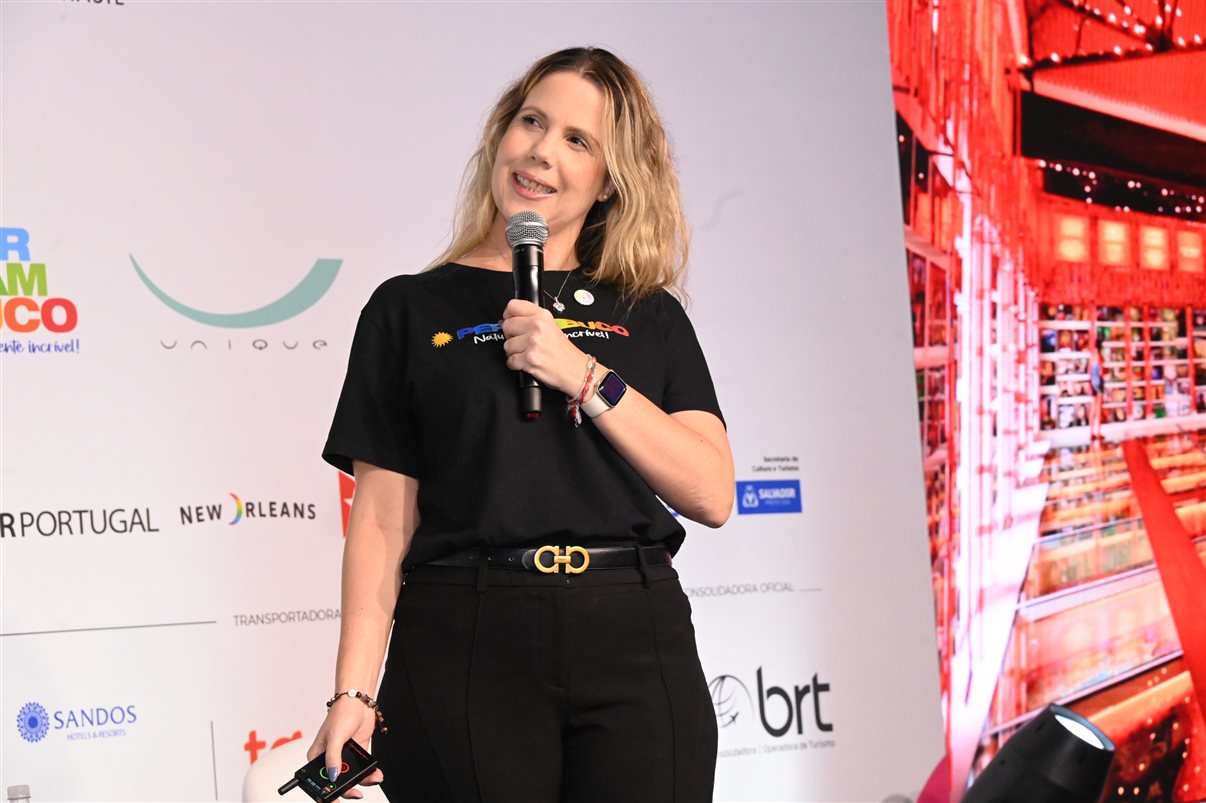 Danielly Aguiar, da Empetur, e Alex Bernardes, da LGBT+ Turismo Expo