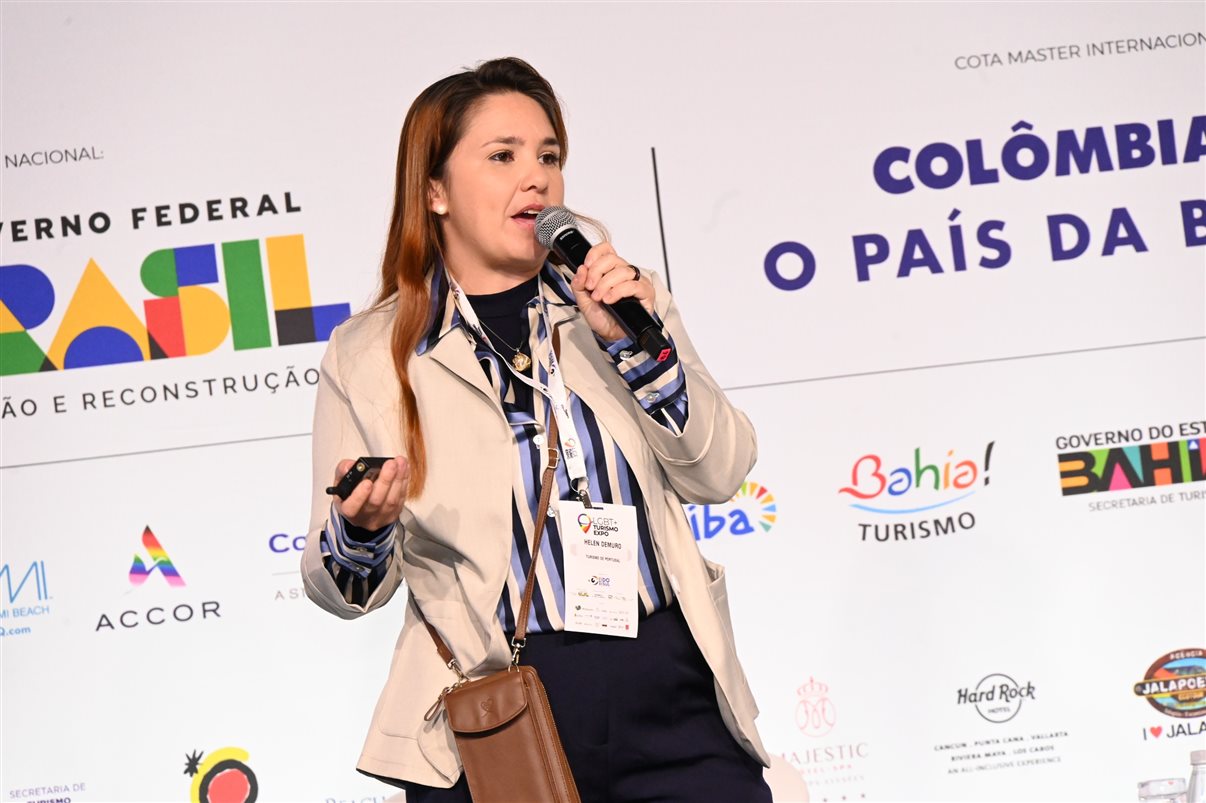 Danielly Aguiar, da Empetur, e Alex Bernardes, da LGBT+ Turismo Expo